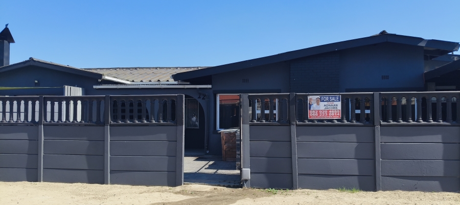 3 Bedroom Property for Sale in Uitsig Western Cape